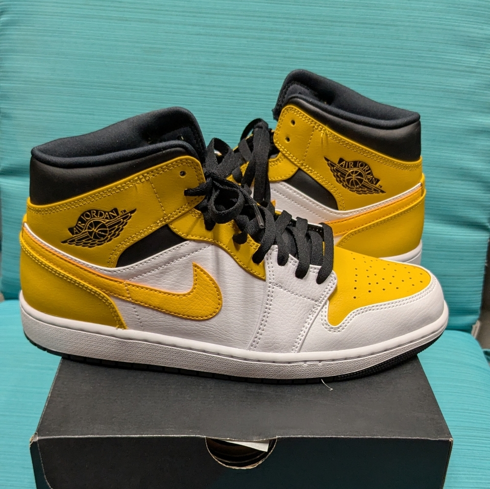 NWOT Jordan 1 Mid University Gold Black White - Men's 10.5